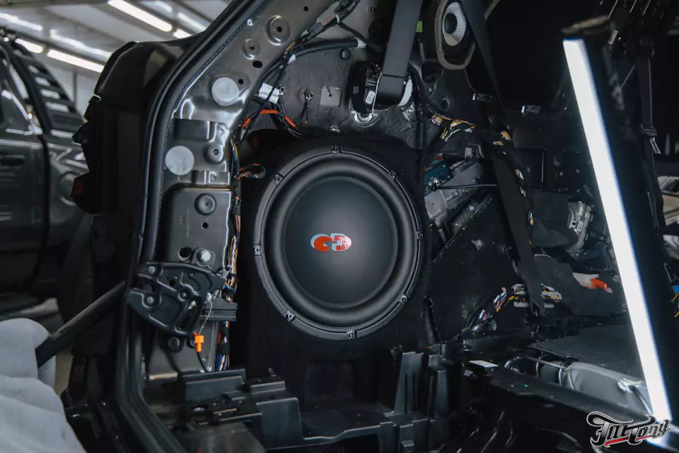 Заменили на BMW X7 Bowers & Wilkins: выполнили комплексную шумоизоляцию салона и построили новую акустическую систему!